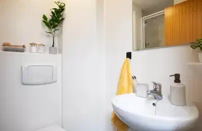 Amenities?w=400&h=260&fit=crop&q=40&auto=format&trim=auto