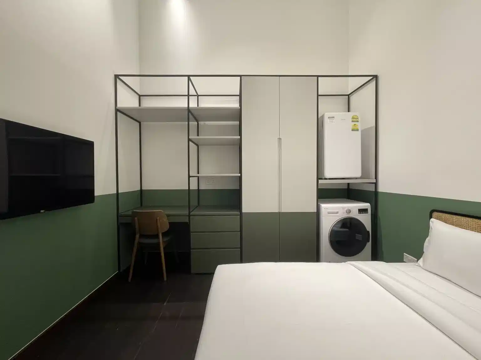 Common Area?w=400&h=260&fit=crop&q=40&auto=format&trim=auto