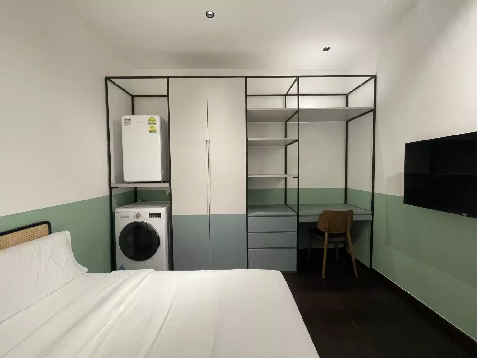 Common Area?w=400&h=260&fit=crop&q=40&auto=format&trim=auto