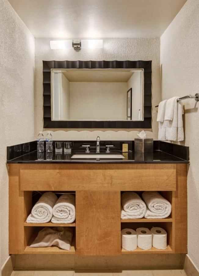 Amenities?w=400&h=260&fit=crop&q=40&auto=format&trim=auto