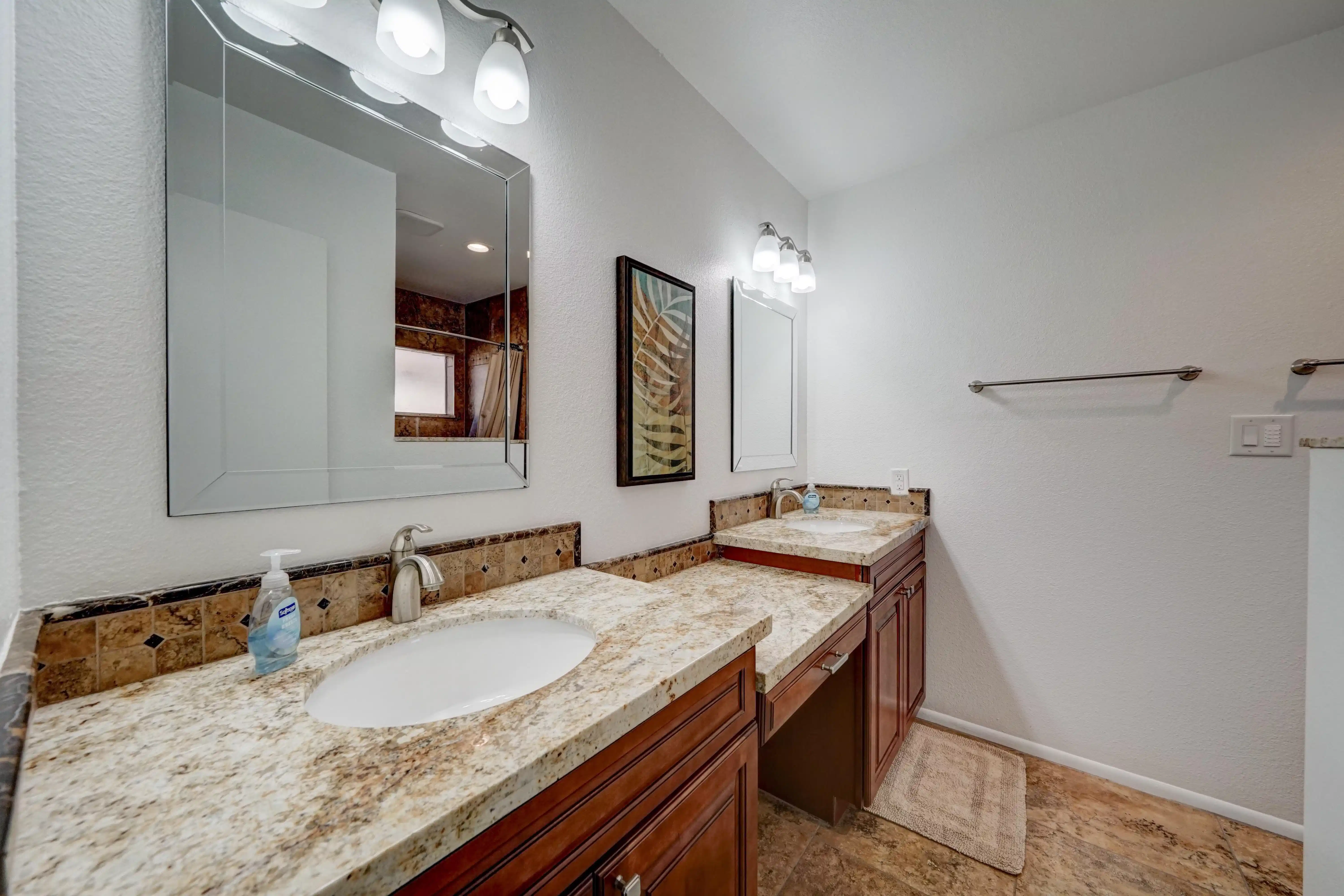 PDP 85301, Glendale - Glendale, Arizona, United States - #19440: Room in 8 Bed 2 Bath - Bathroom