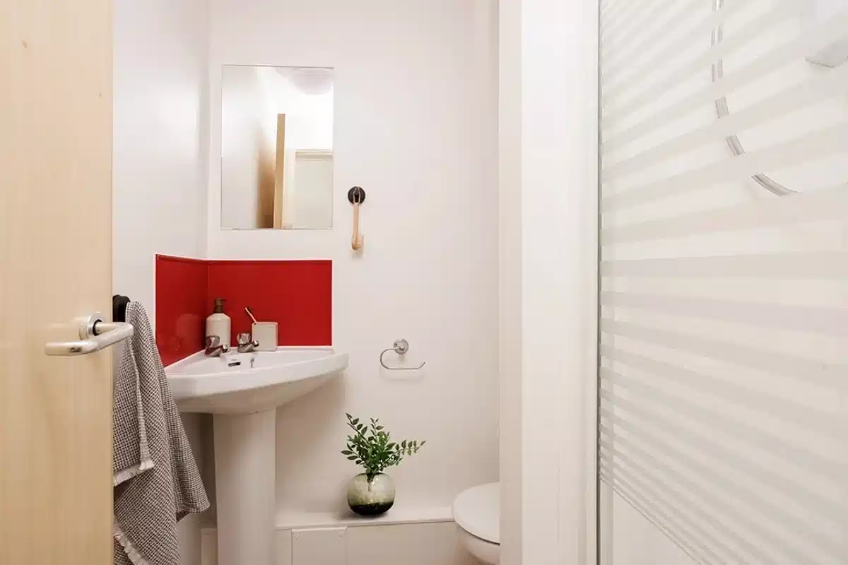 Common Area?w=400&h=260&fit=crop&q=40&auto=format&trim=auto