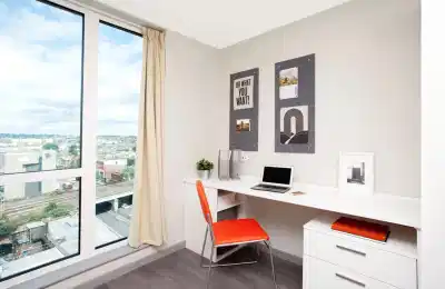 Common Area?w=400&h=260&fit=crop&q=40&auto=format&trim=auto