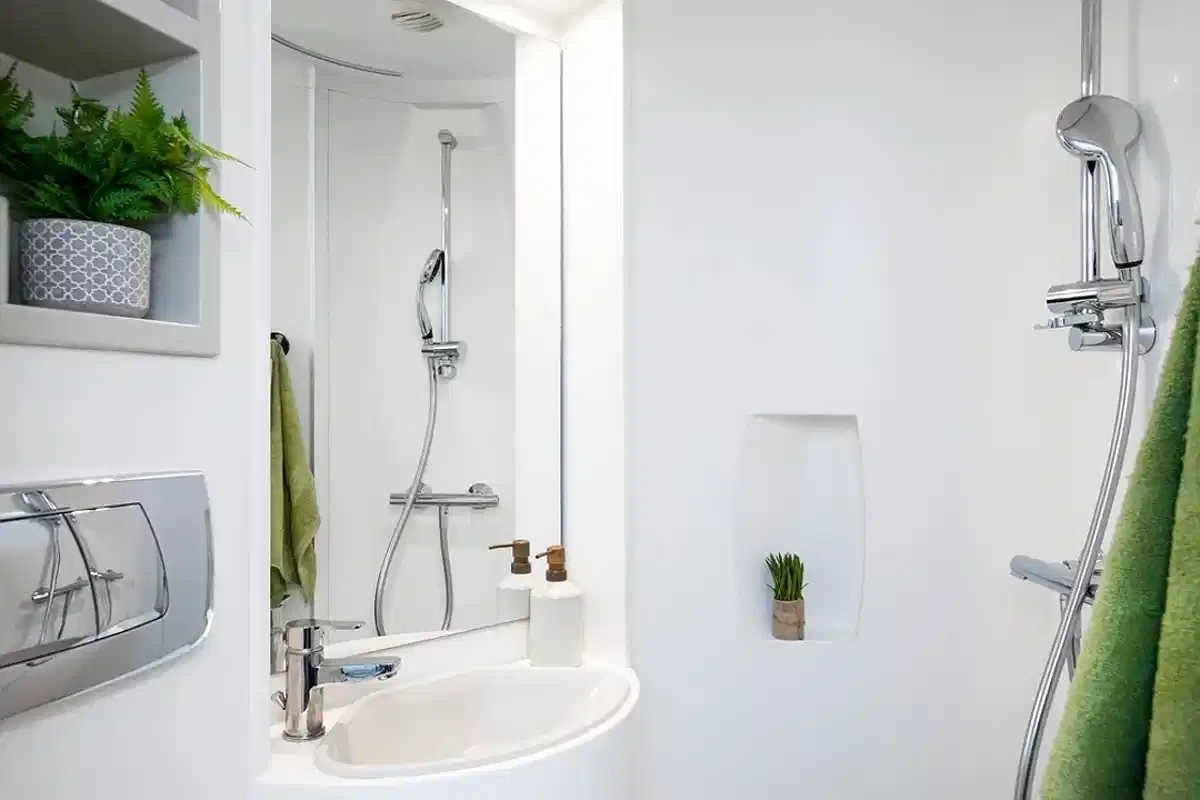 Exterior?w=400&h=260&fit=crop&q=40&auto=format&trim=auto