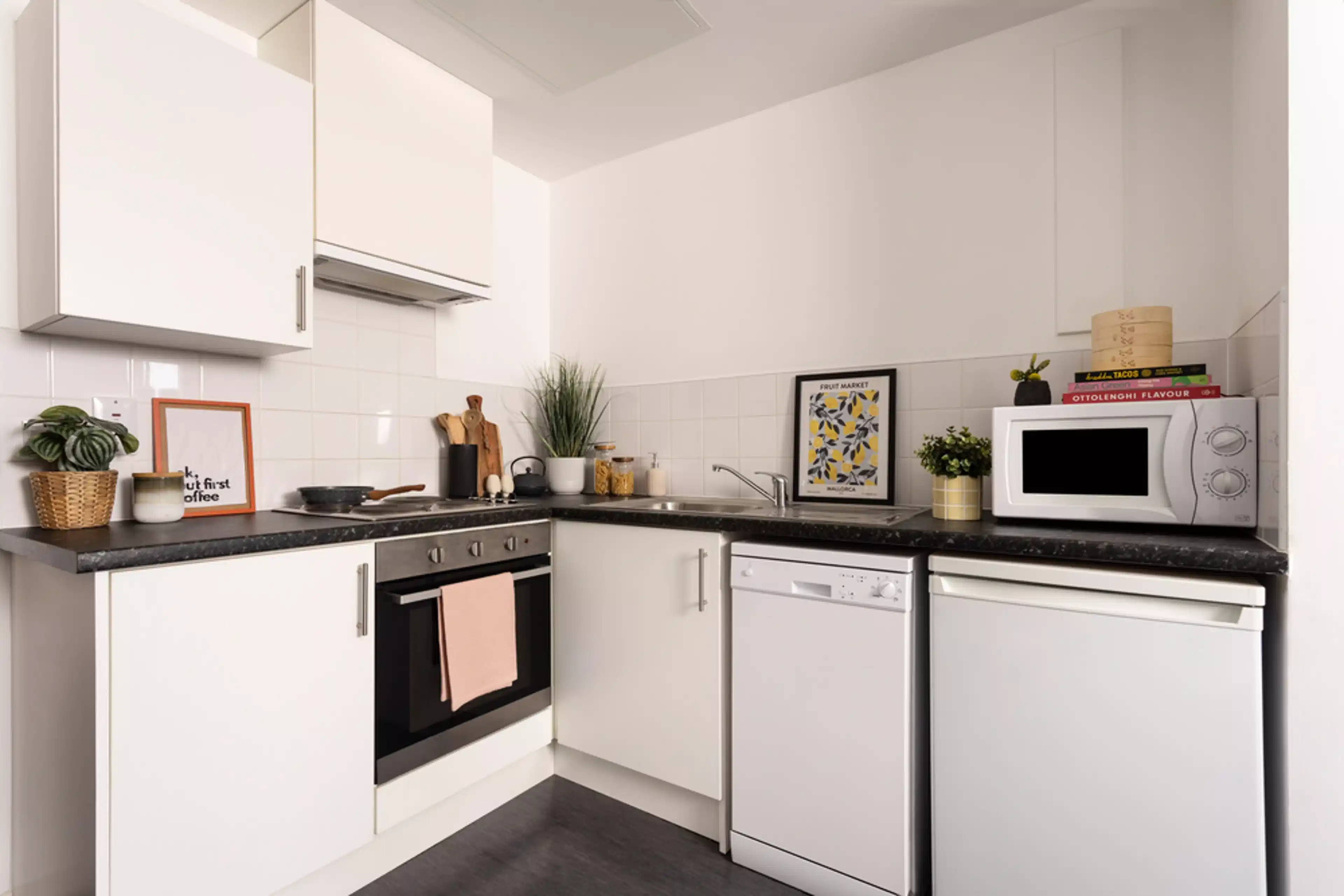 Exterior?w=400&h=260&fit=crop&q=40&auto=format&trim=auto