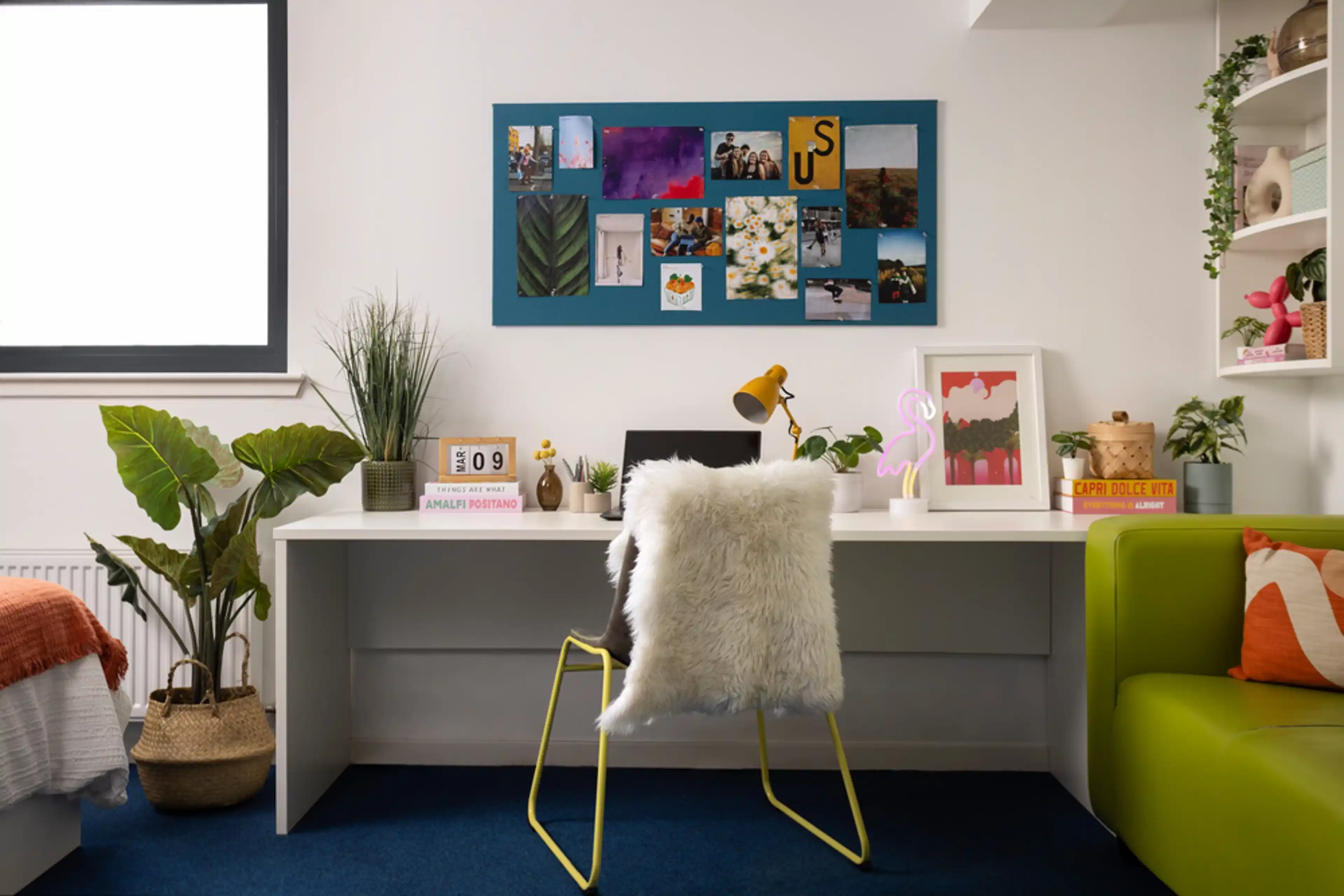 Exterior?w=400&h=260&fit=crop&q=40&auto=format&trim=auto