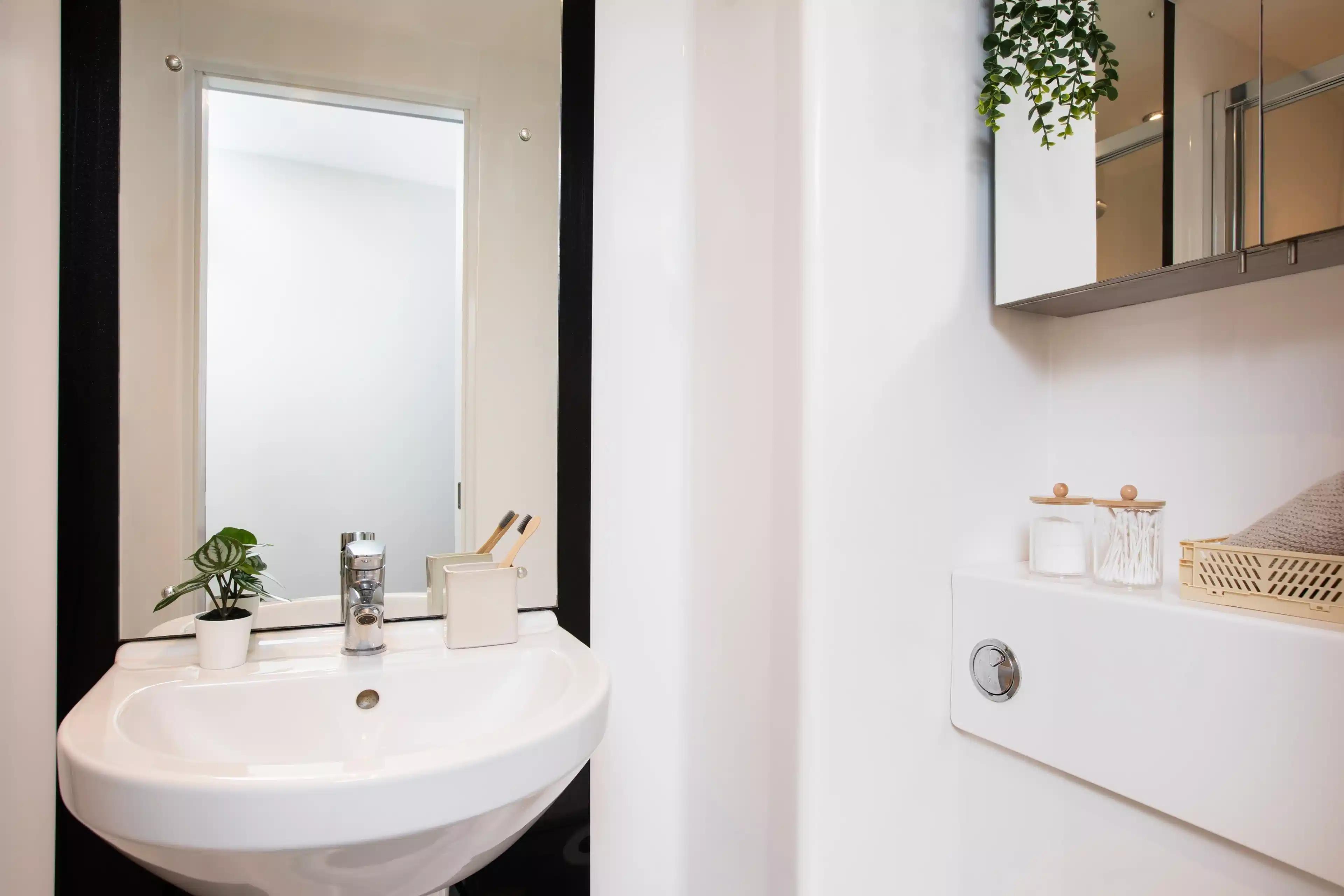 Common Area?w=400&h=260&fit=crop&q=40&auto=format&trim=auto