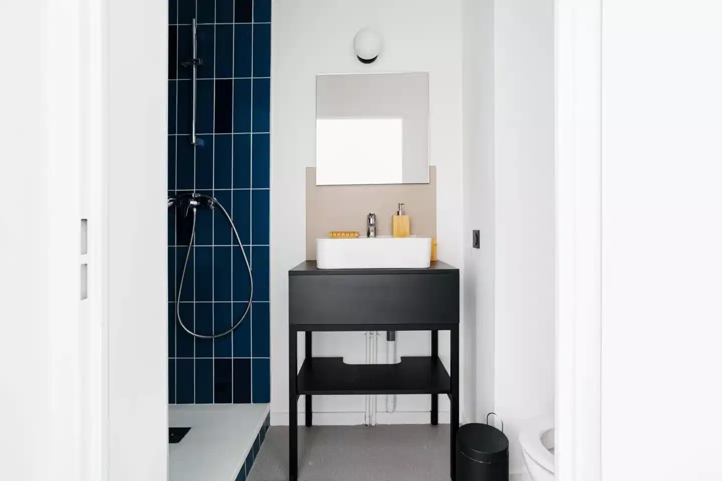 Amenities?w=400&h=260&fit=crop&q=40&auto=format&trim=auto