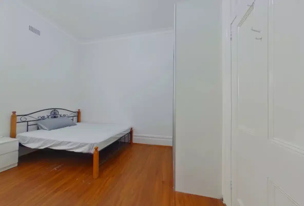 Kitchen?w=400&h=260&fit=crop&q=40&auto=format&trim=auto