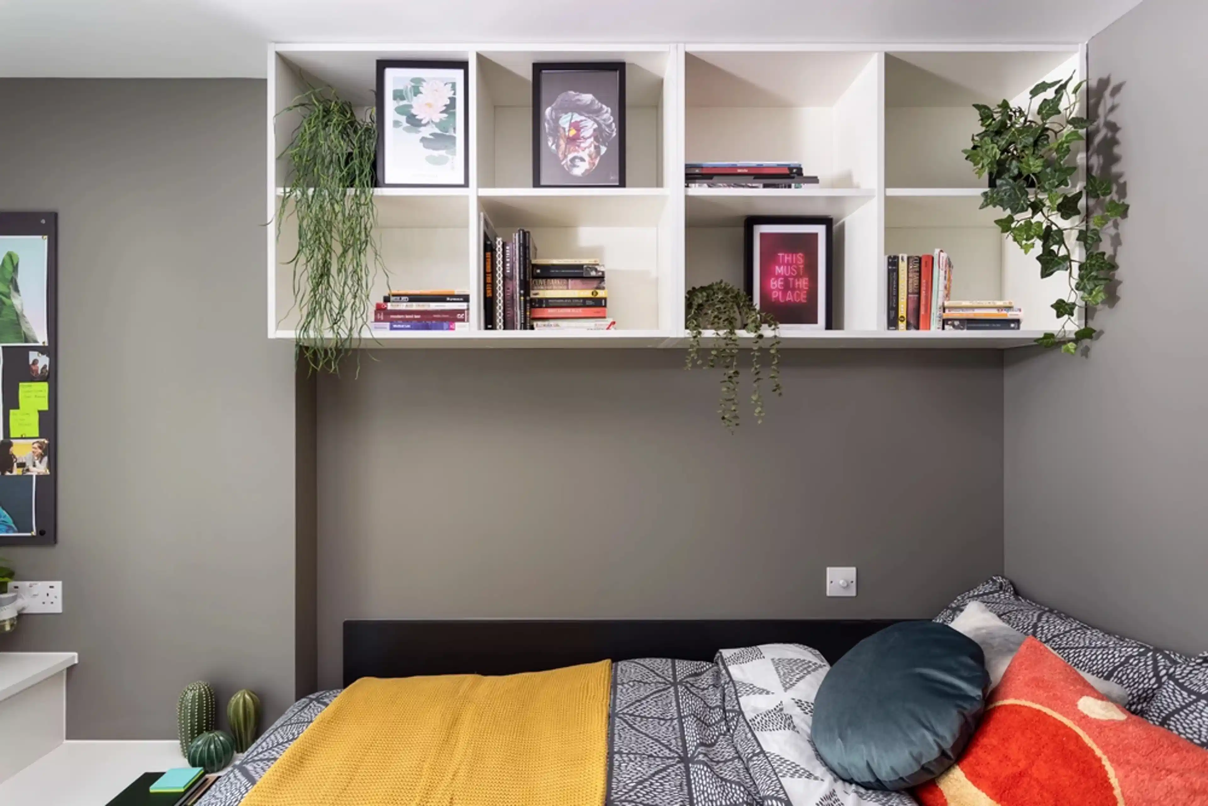 Common Area?w=400&h=260&fit=crop&q=40&auto=format&trim=auto