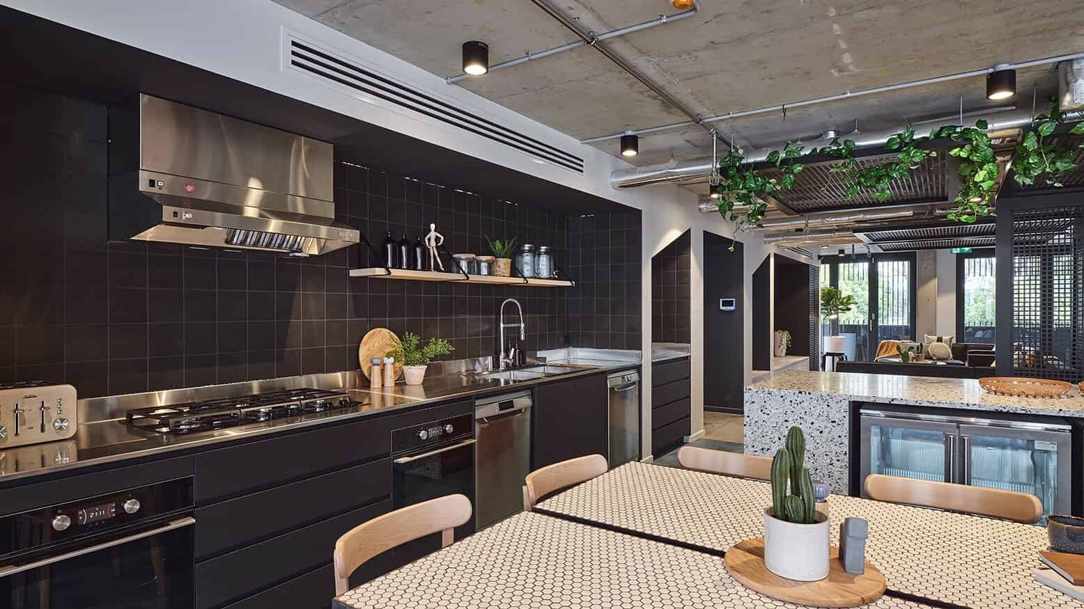 Bathroom?w=400&h=260&fit=crop&q=40&auto=format&trim=auto