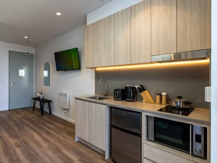 Kitchen?w=400&h=260&fit=crop&q=40&auto=format&trim=auto