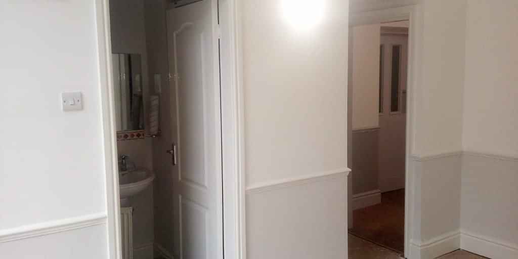 Exterior?w=400&h=260&fit=crop&q=40&auto=format&trim=auto