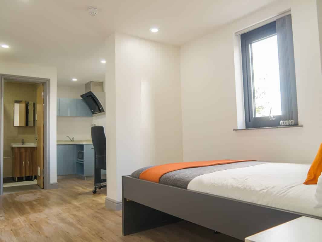 Bedroom?w=400&h=260&fit=crop&q=40&auto=format&trim=auto