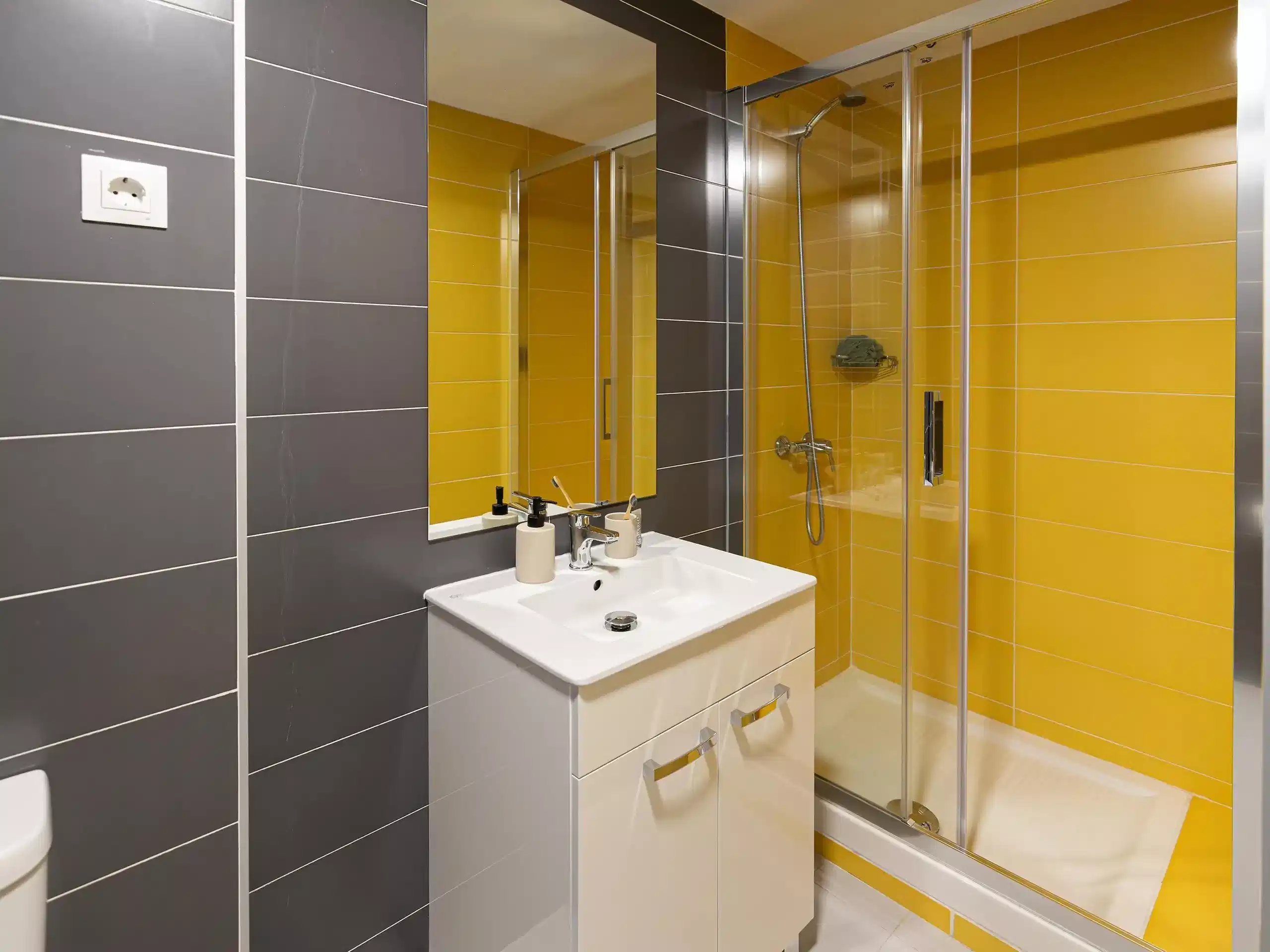 Kitchen?w=400&h=260&fit=crop&q=40&auto=format&trim=auto