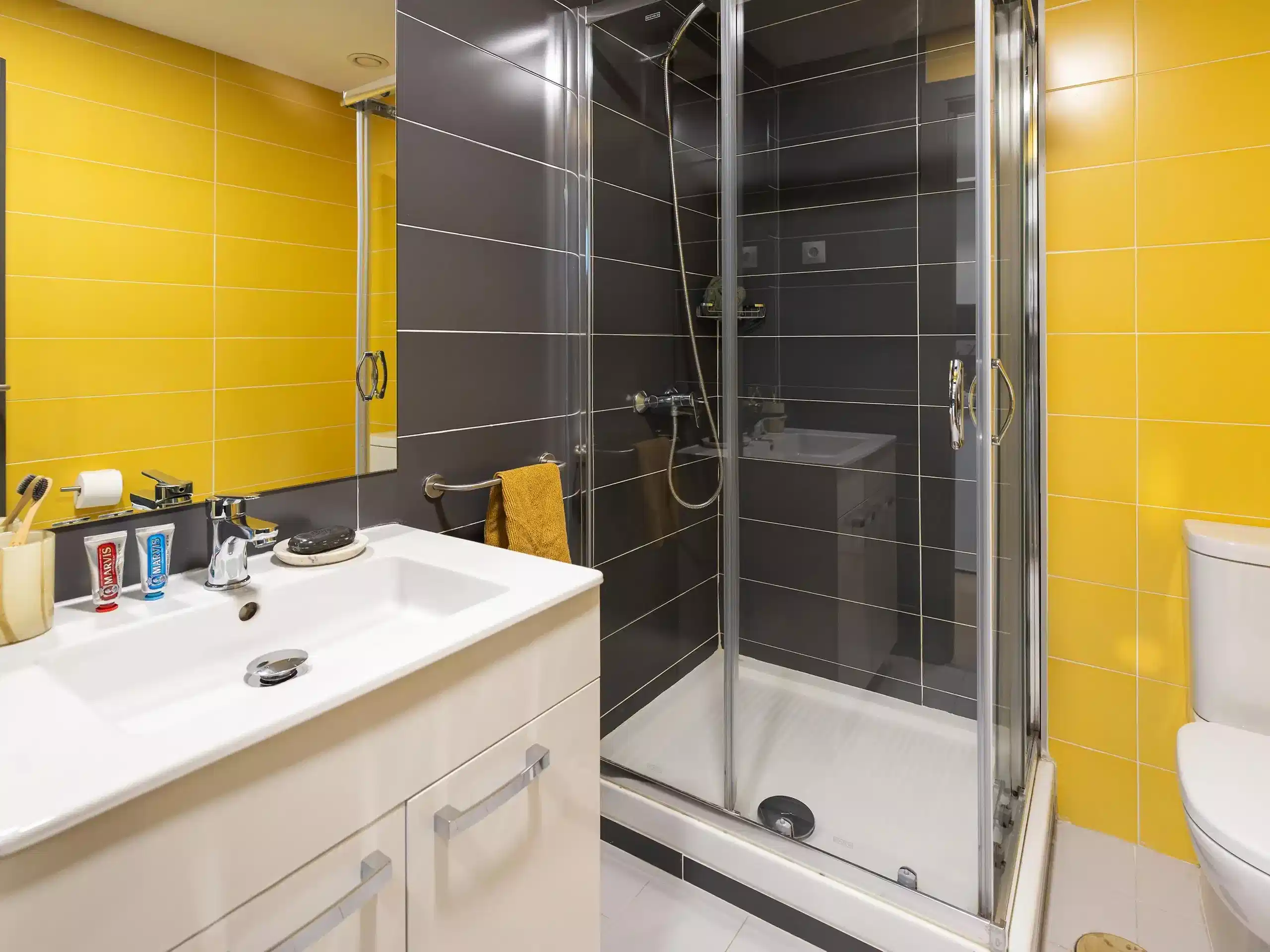 Kitchen?w=400&h=260&fit=crop&q=40&auto=format&trim=auto