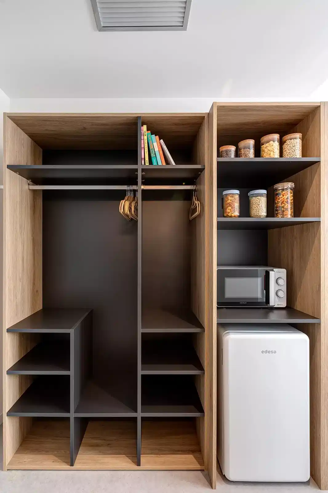 Common Area?w=400&h=260&fit=crop&q=40&auto=format&trim=auto