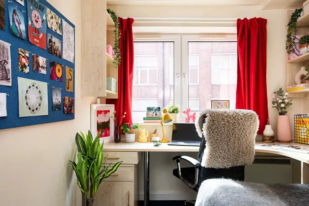 Amenities?w=400&h=260&fit=crop&q=40&auto=format&trim=auto