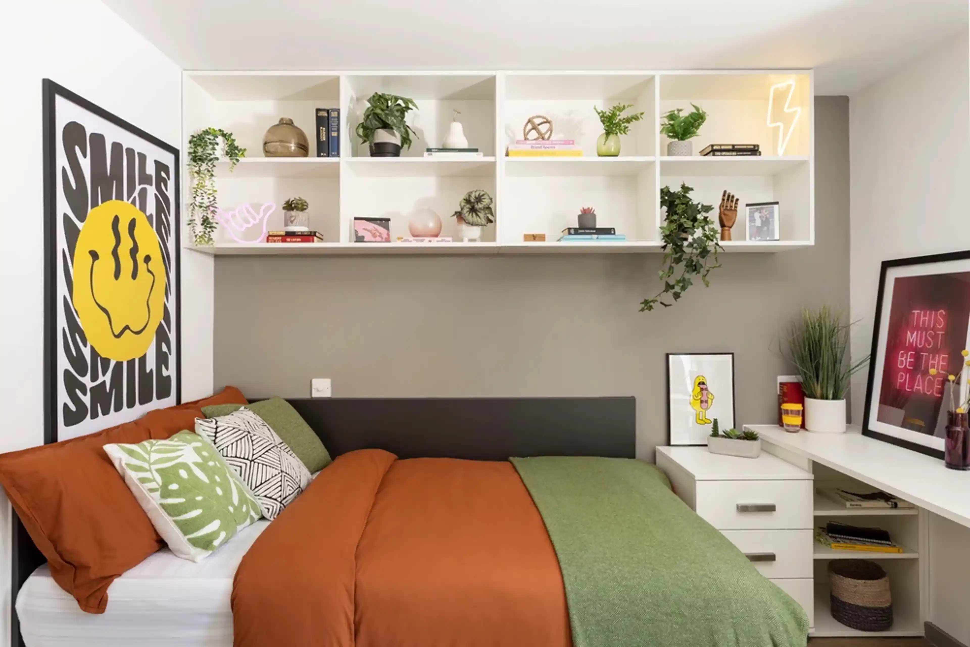 Common Area?w=400&h=260&fit=crop&q=40&auto=format&trim=auto