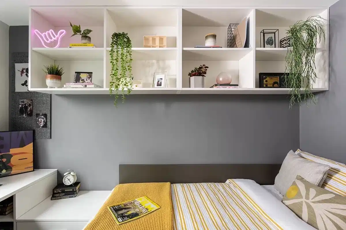 Exterior?w=400&h=260&fit=crop&q=40&auto=format&trim=auto