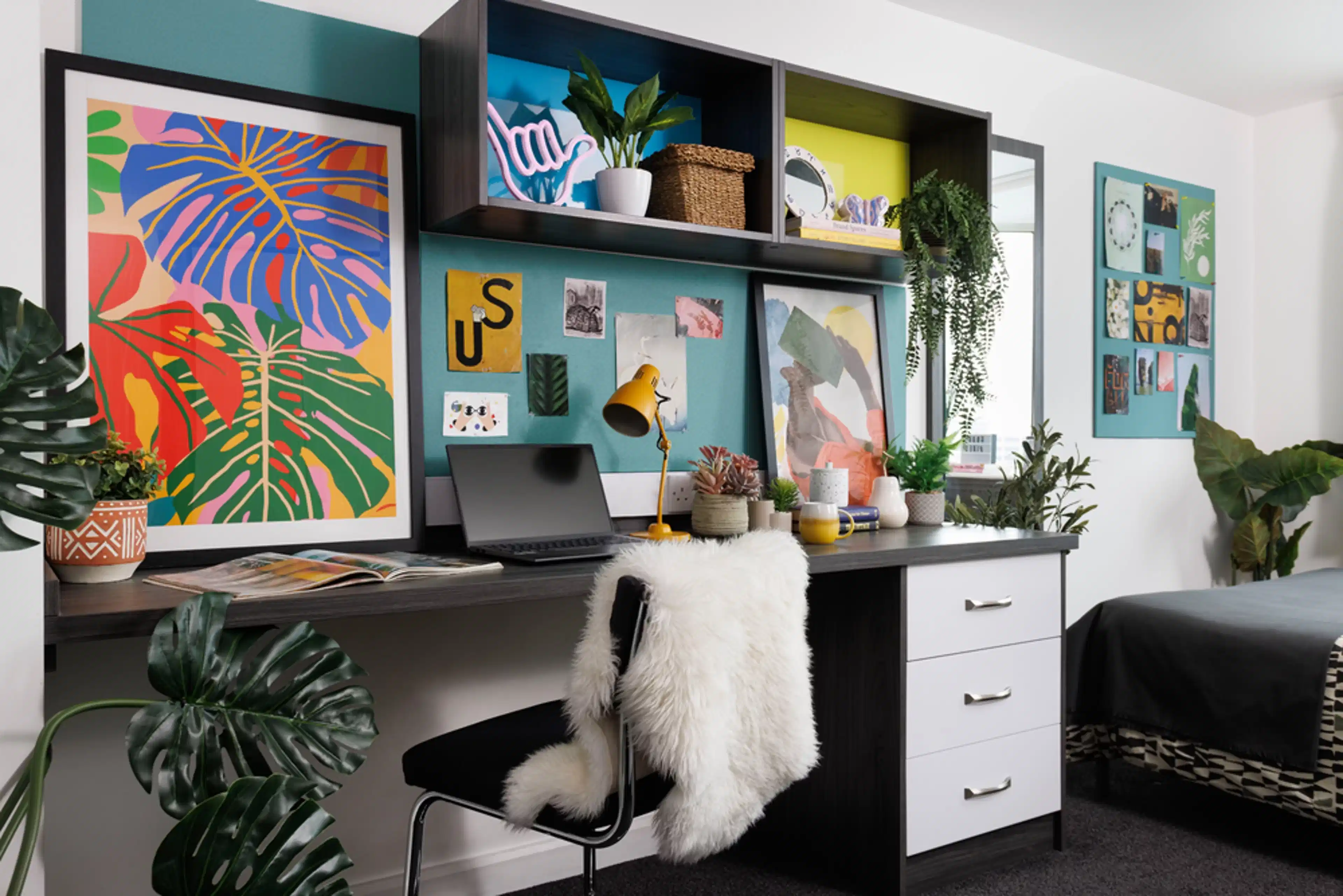 Exterior?w=400&h=260&fit=crop&q=40&auto=format&trim=auto