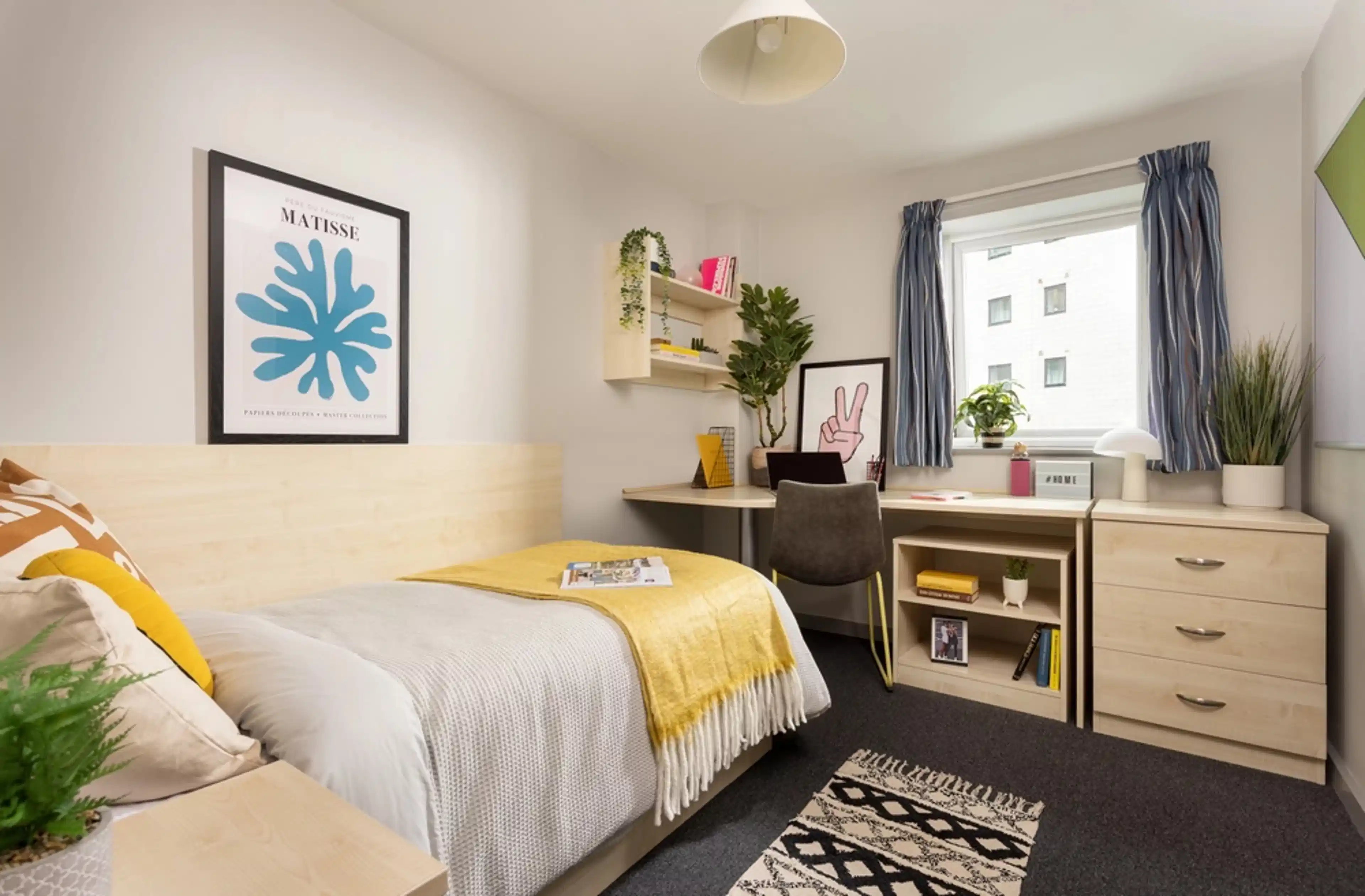 Common Area?w=400&h=260&fit=crop&q=40&auto=format&trim=auto