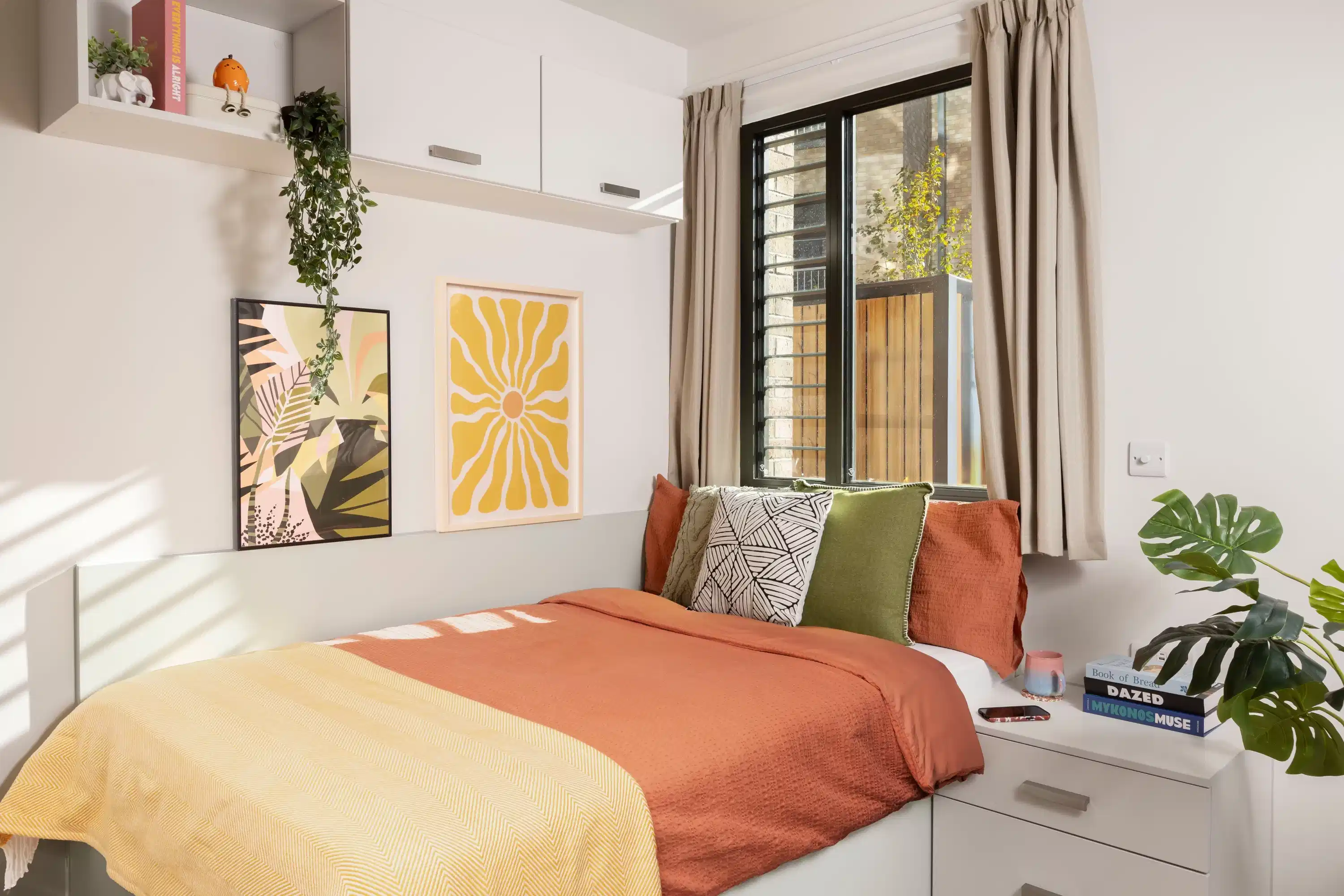 Exterior?w=400&h=260&fit=crop&q=40&auto=format&trim=auto