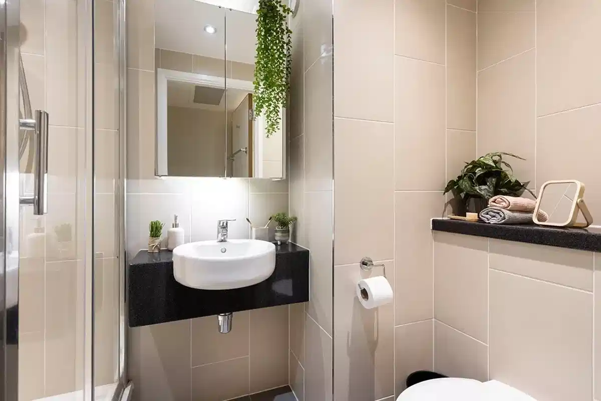 Exterior?w=400&h=260&fit=crop&q=40&auto=format&trim=auto