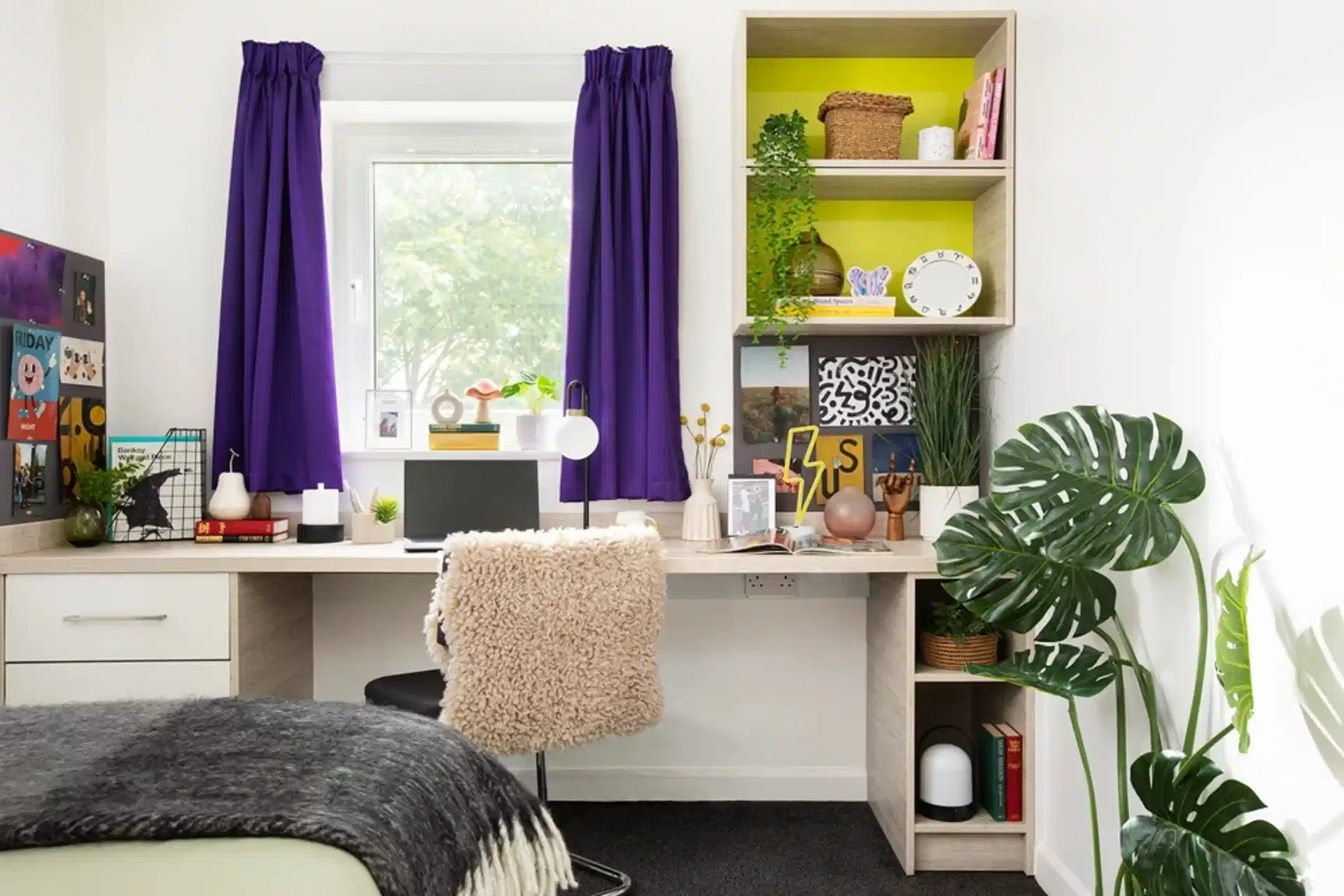 Exterior?w=400&h=260&fit=crop&q=40&auto=format&trim=auto