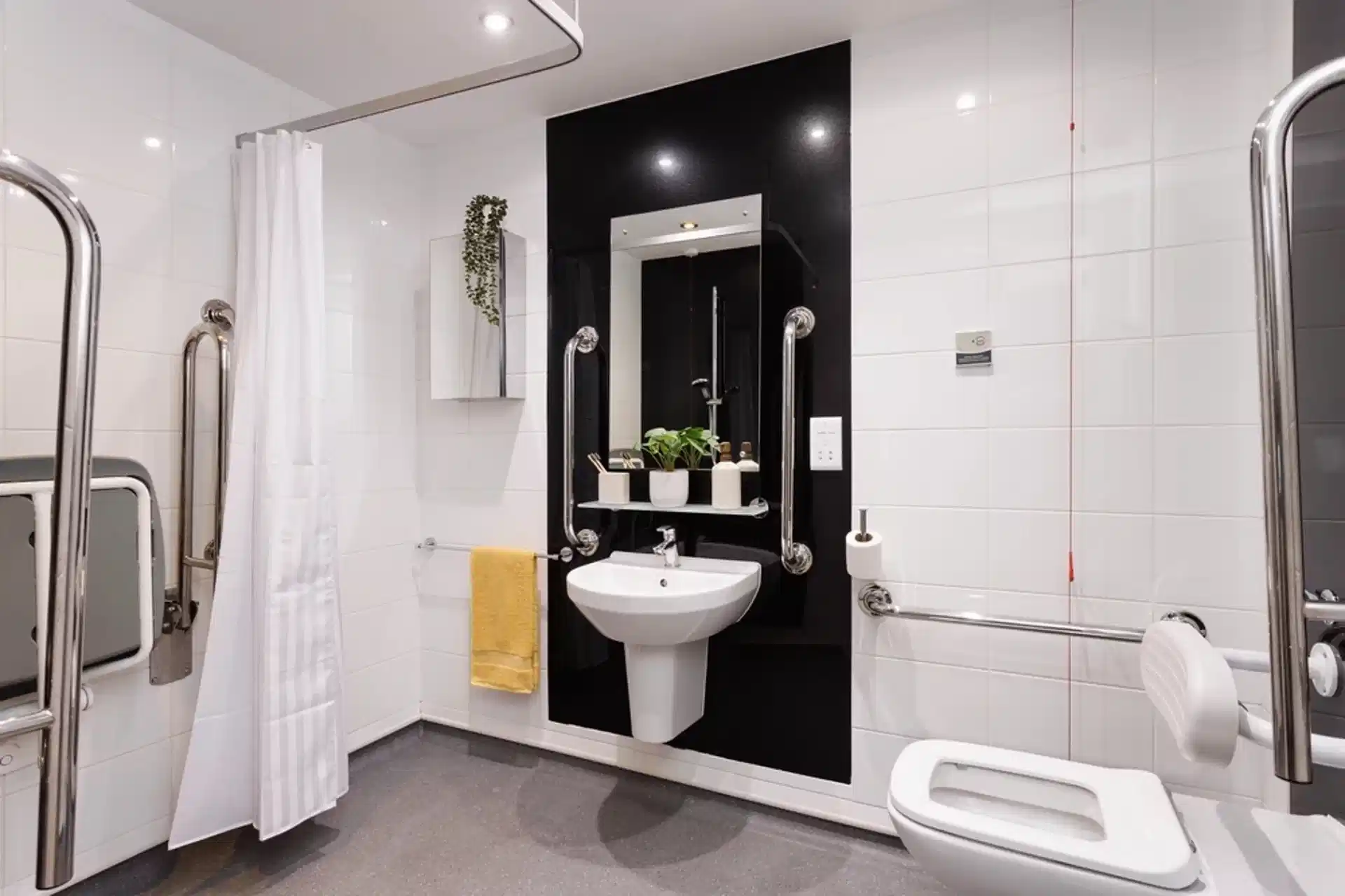 Common Area?w=400&h=260&fit=crop&q=40&auto=format&trim=auto