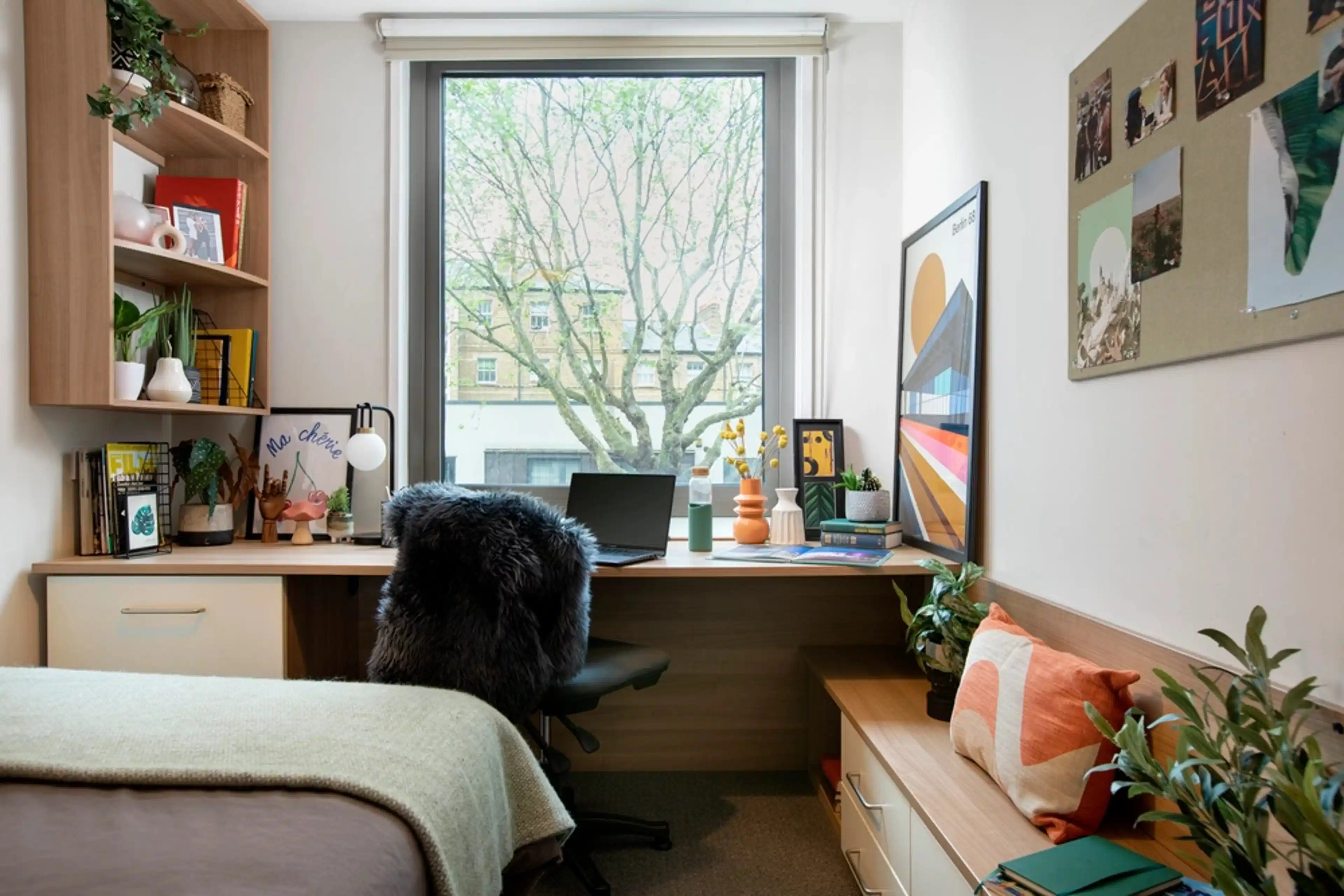 Common Area?w=400&h=260&fit=crop&q=40&auto=format&trim=auto