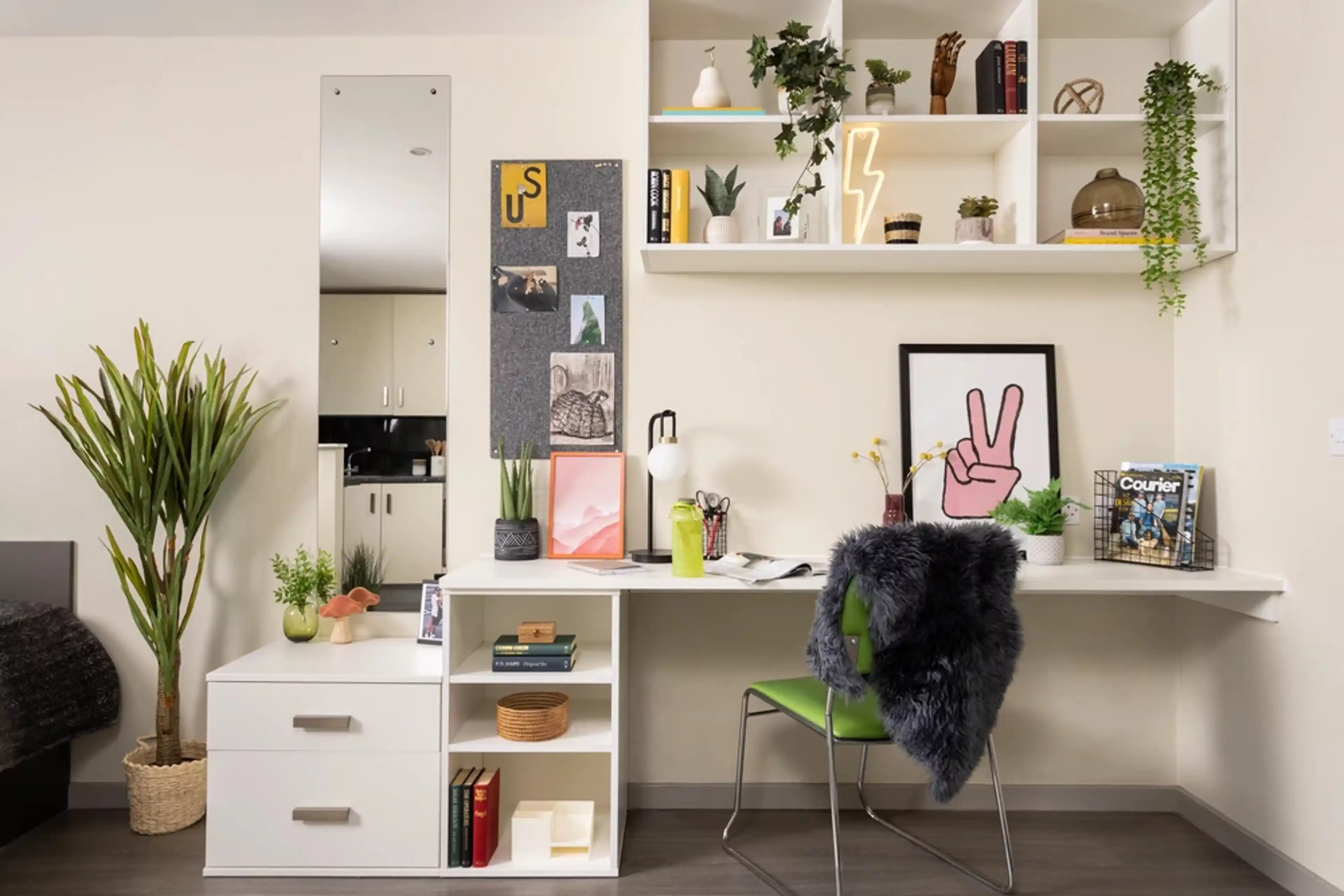 Exterior?w=400&h=260&fit=crop&q=40&auto=format&trim=auto