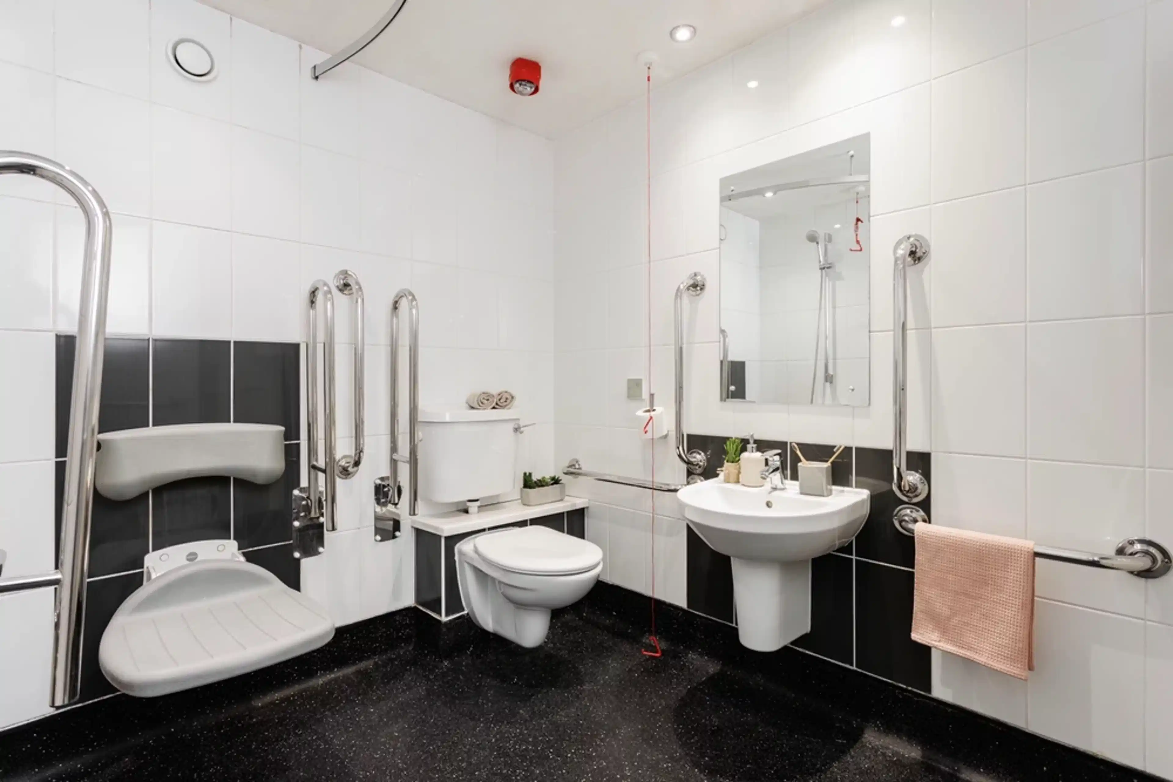 Exterior?w=400&h=260&fit=crop&q=40&auto=format&trim=auto