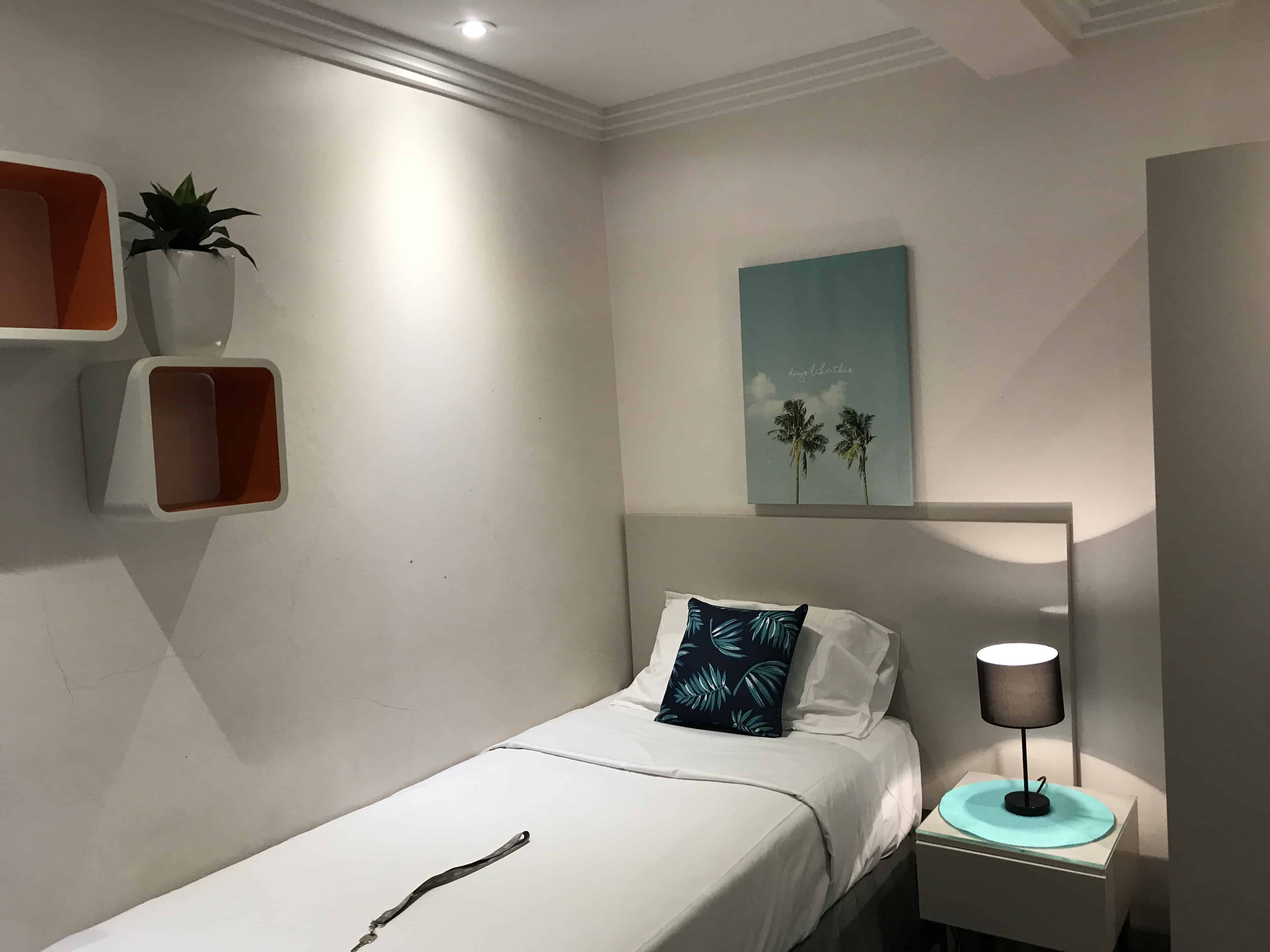 Exterior?w=400&h=260&fit=crop&q=40&auto=format&trim=auto