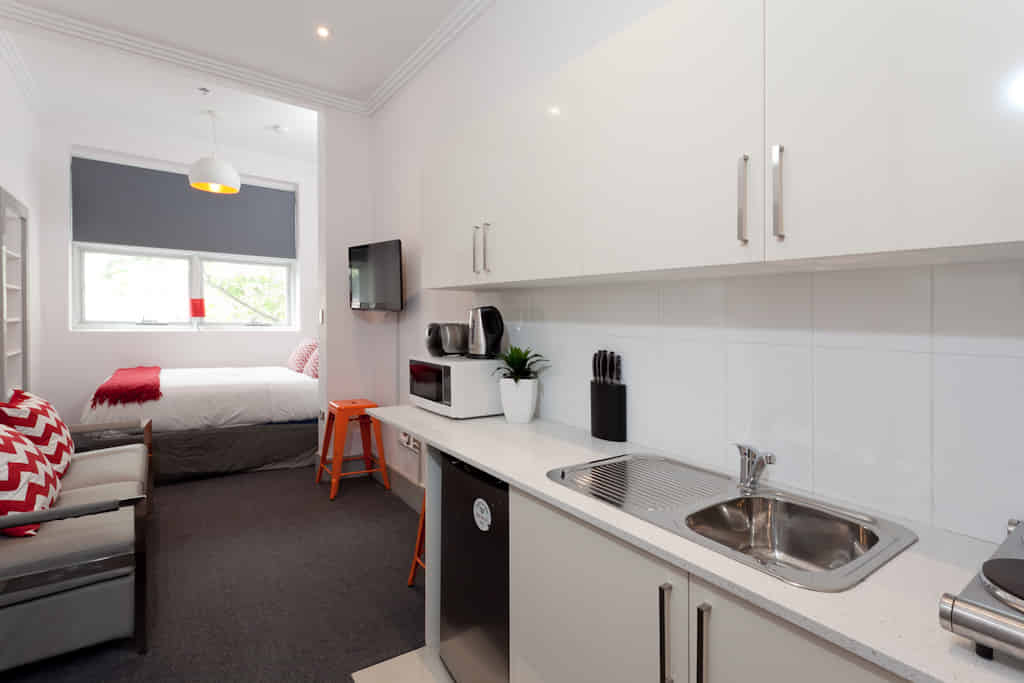 Exterior?w=400&h=260&fit=crop&q=40&auto=format&trim=auto