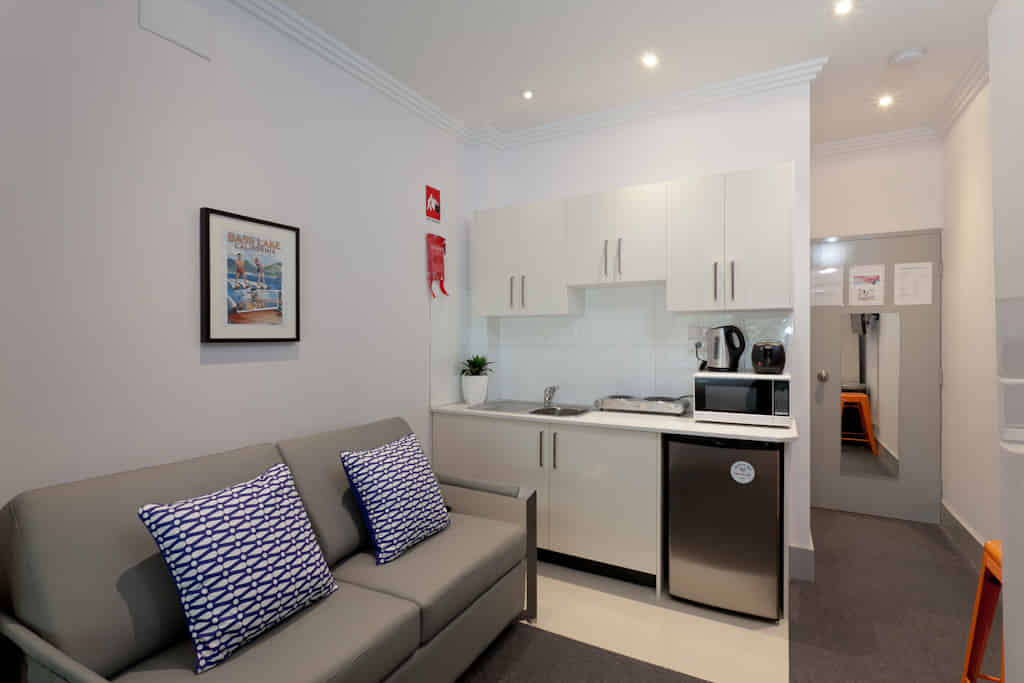 Exterior?w=400&h=260&fit=crop&q=40&auto=format&trim=auto