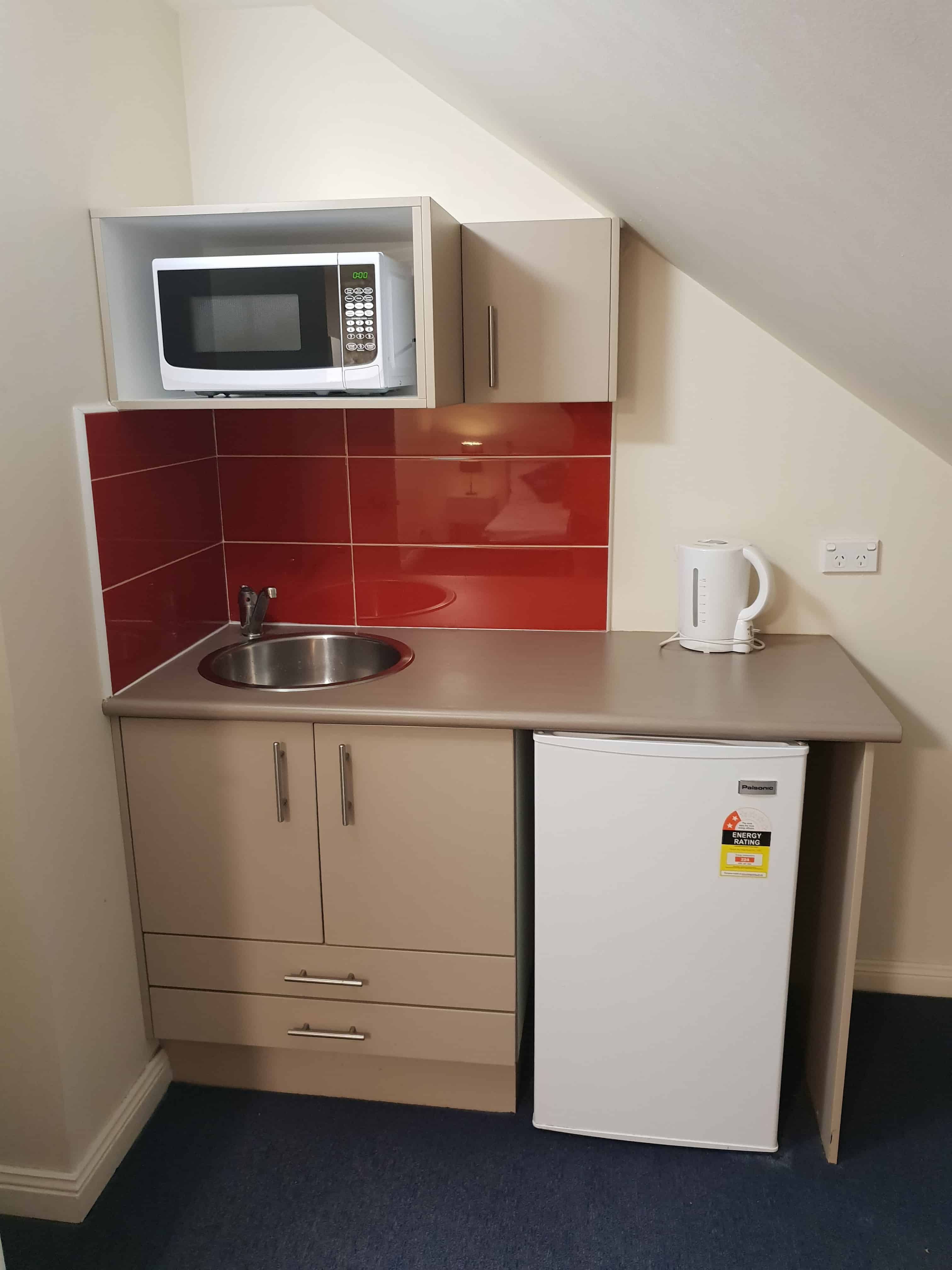 Common Area?w=400&h=260&fit=crop&q=40&auto=format&trim=auto