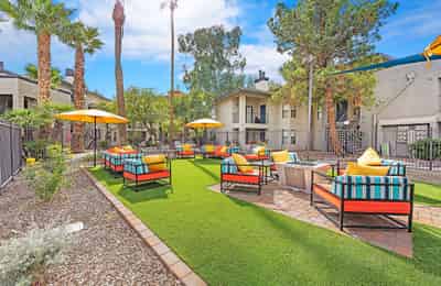 Amenities?w=400&h=260&fit=crop&q=40&auto=format&trim=auto