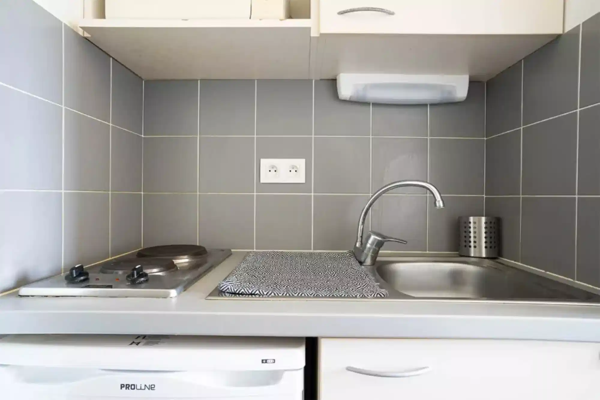 Studio - Bathroom?w=400&h=260&fit=crop&q=40&auto=format&trim=auto