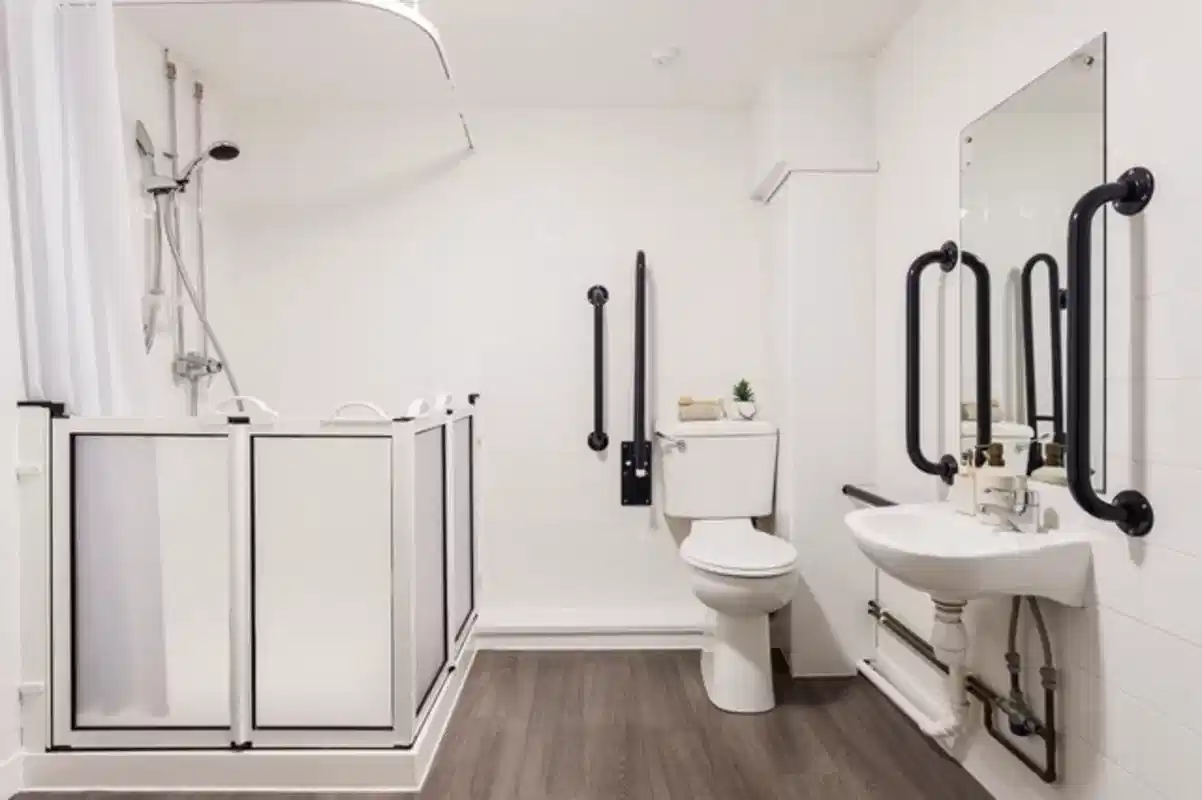 Exterior?w=400&h=260&fit=crop&q=40&auto=format&trim=auto