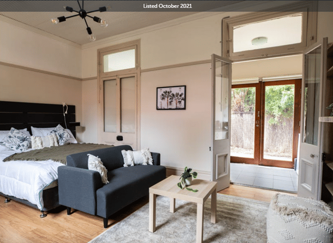 Bedroom?w=400&h=260&fit=crop&q=40&auto=format&trim=auto