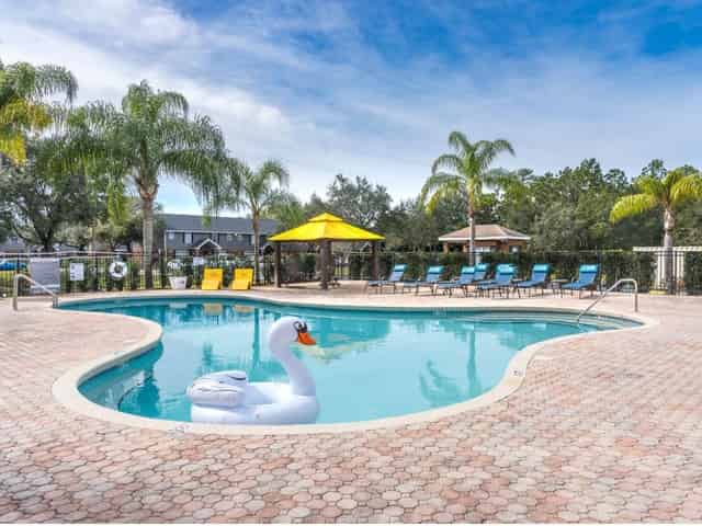 Common Area?w=400&h=260&fit=crop&q=40&auto=format&trim=auto