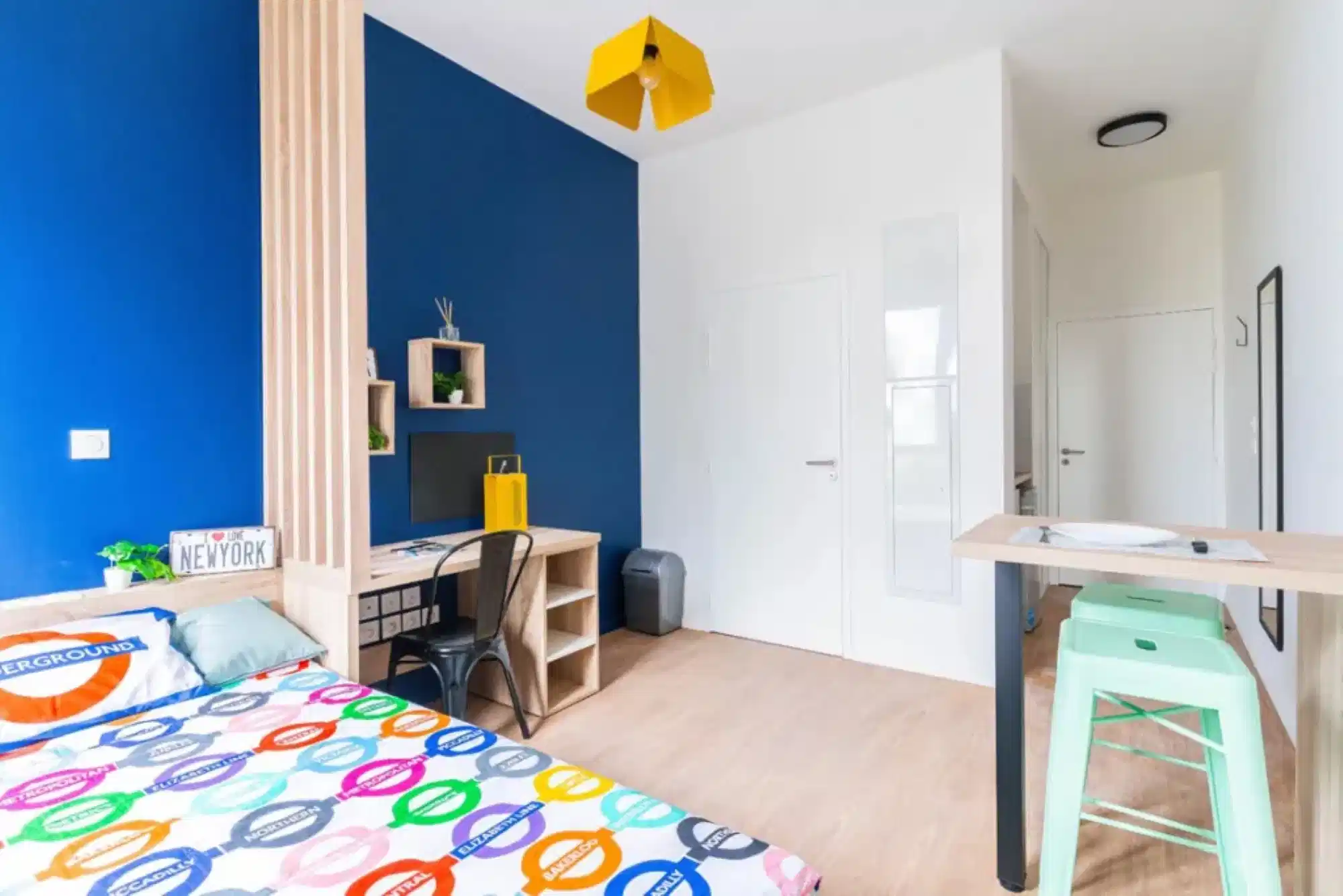 Common Area?w=400&h=260&fit=crop&q=40&auto=format&trim=auto