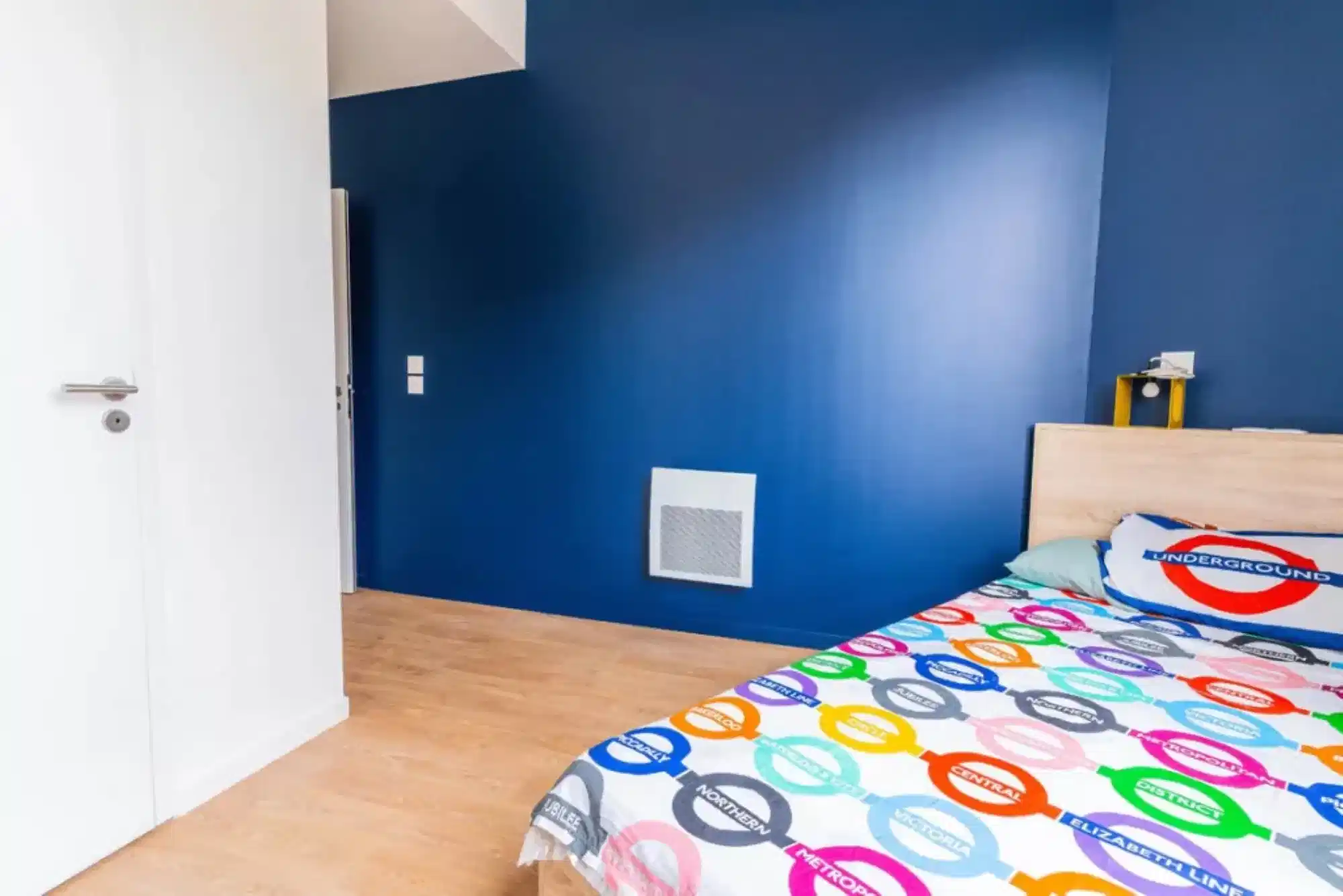 Common Area?w=400&h=260&fit=crop&q=40&auto=format&trim=auto