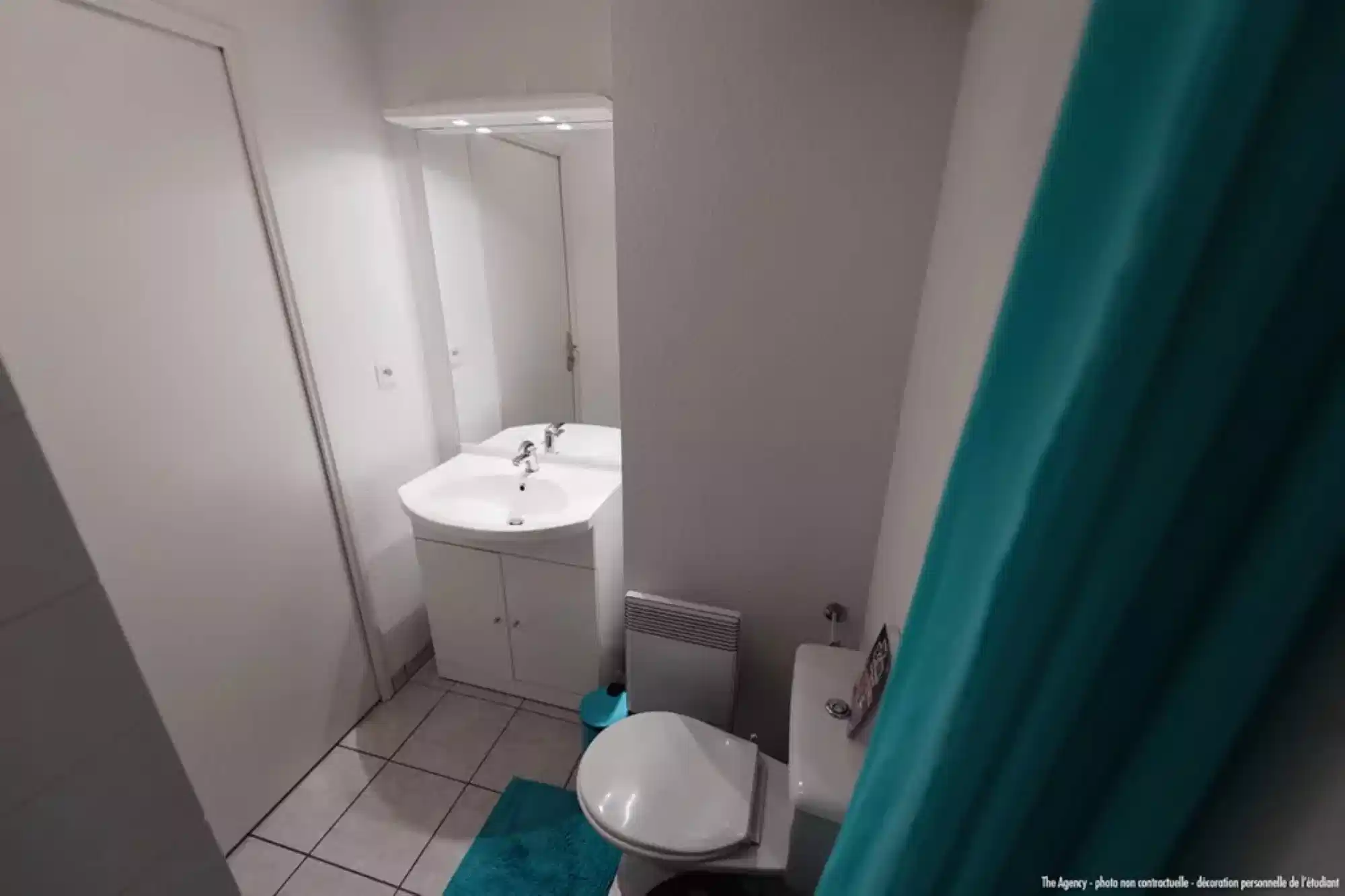 Common Area?w=400&h=260&fit=crop&q=40&auto=format&trim=auto