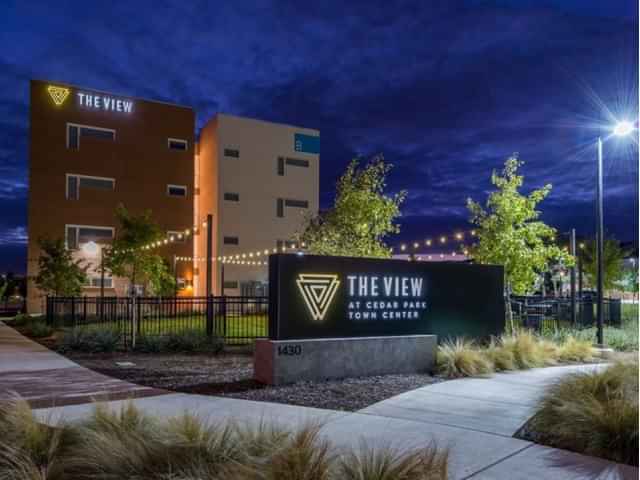 Exterior?w=400&h=260&fit=crop&q=40&auto=format&trim=auto