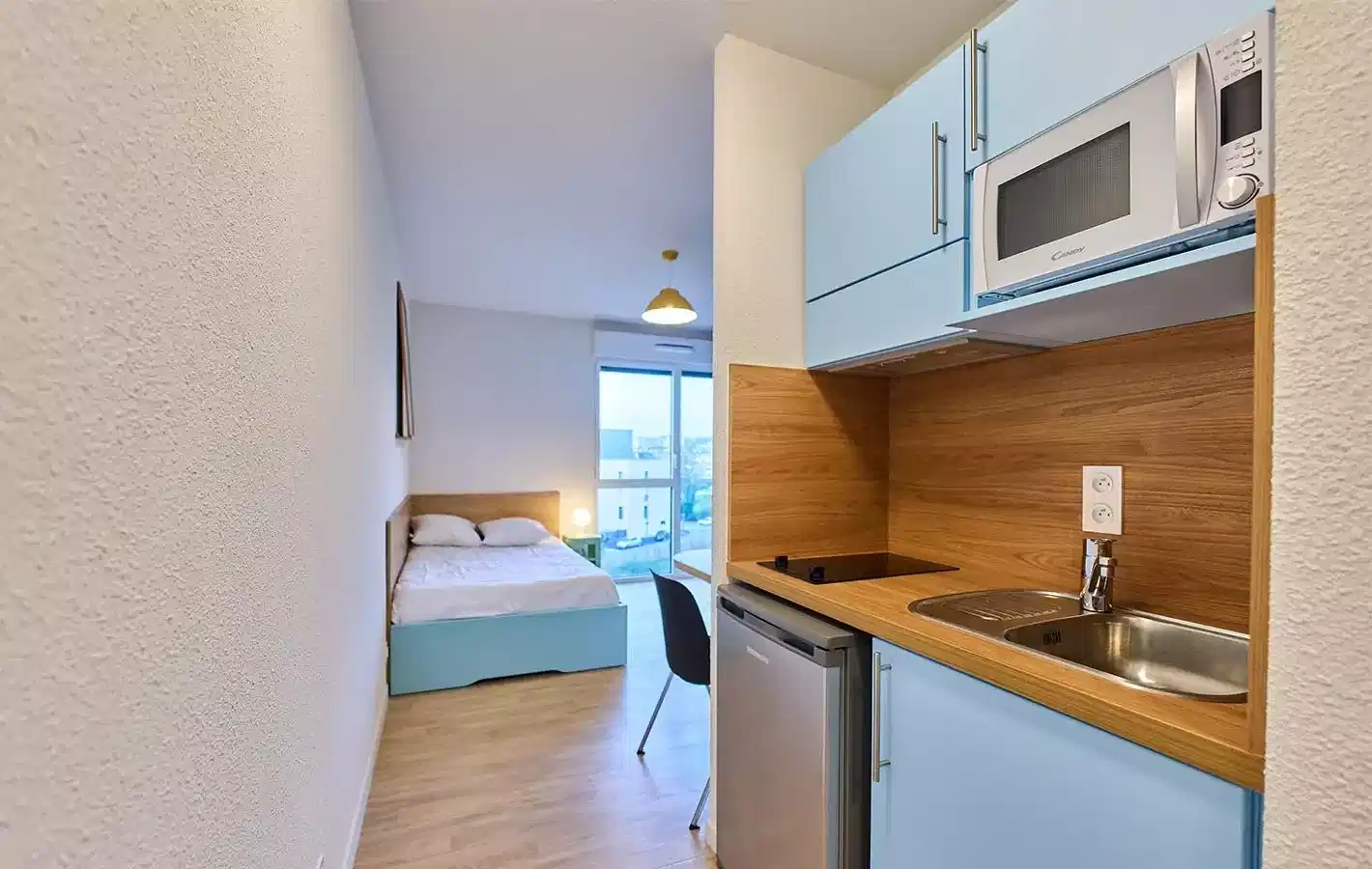 Amenities?w=400&h=260&fit=crop&q=40&auto=format&trim=auto