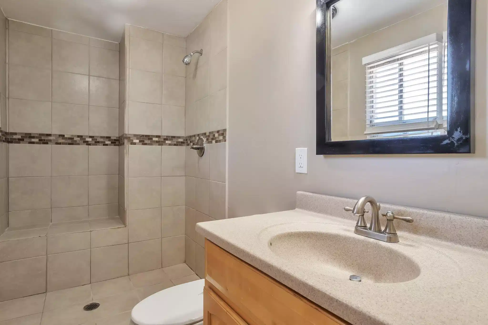 #42545: Room in 10 Bed 3 Bath - Bedroom?w=400&h=260&fit=crop&q=40&auto=format&trim=auto