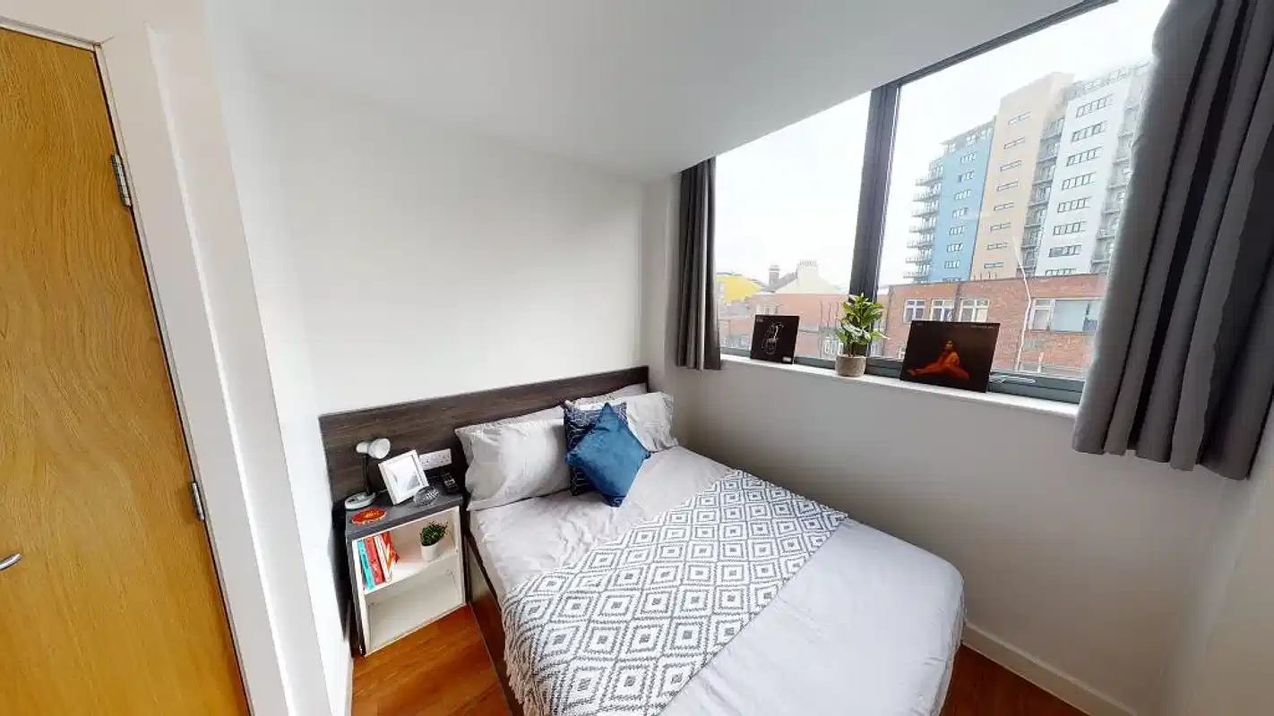 Premium Studio - Bathroom?w=400&h=260&fit=crop&q=40&auto=format&trim=auto