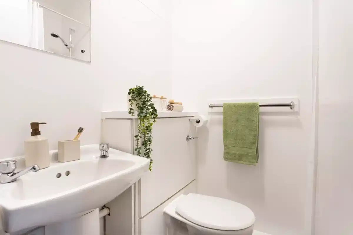 Exterior?w=400&h=260&fit=crop&q=40&auto=format&trim=auto